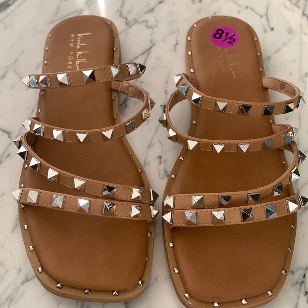 Nicole Miller sandals, coralinne tan studded- NWT